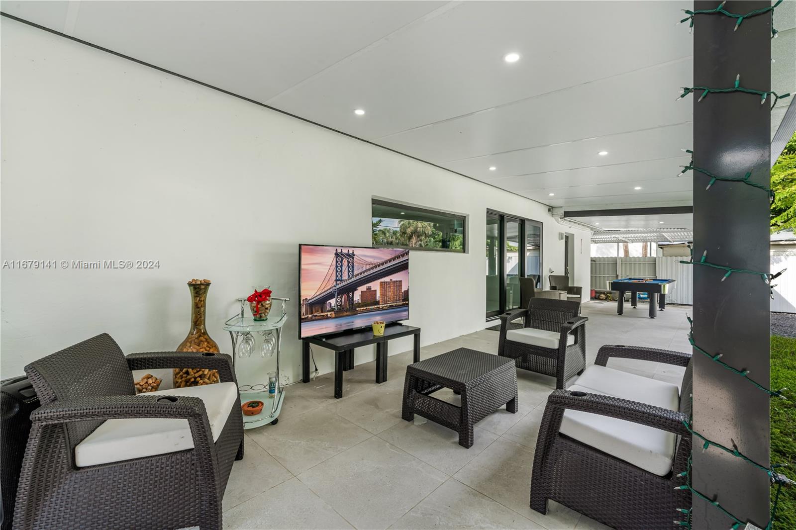 6101 Southwest 44th Terrace Miami, FL 33155 - Photo 21 of 24 a room with furniture
