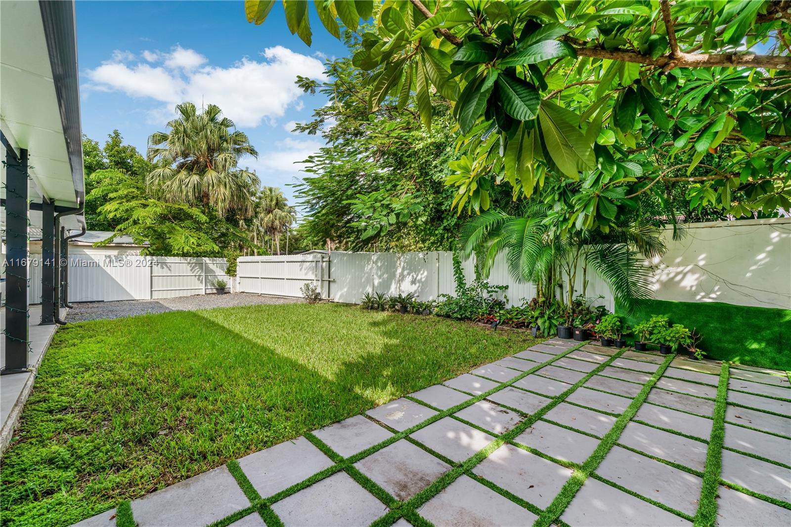 6101 Southwest 44th Terrace Miami, FL 33155 - Photo 24 of 24 a view of a backyard