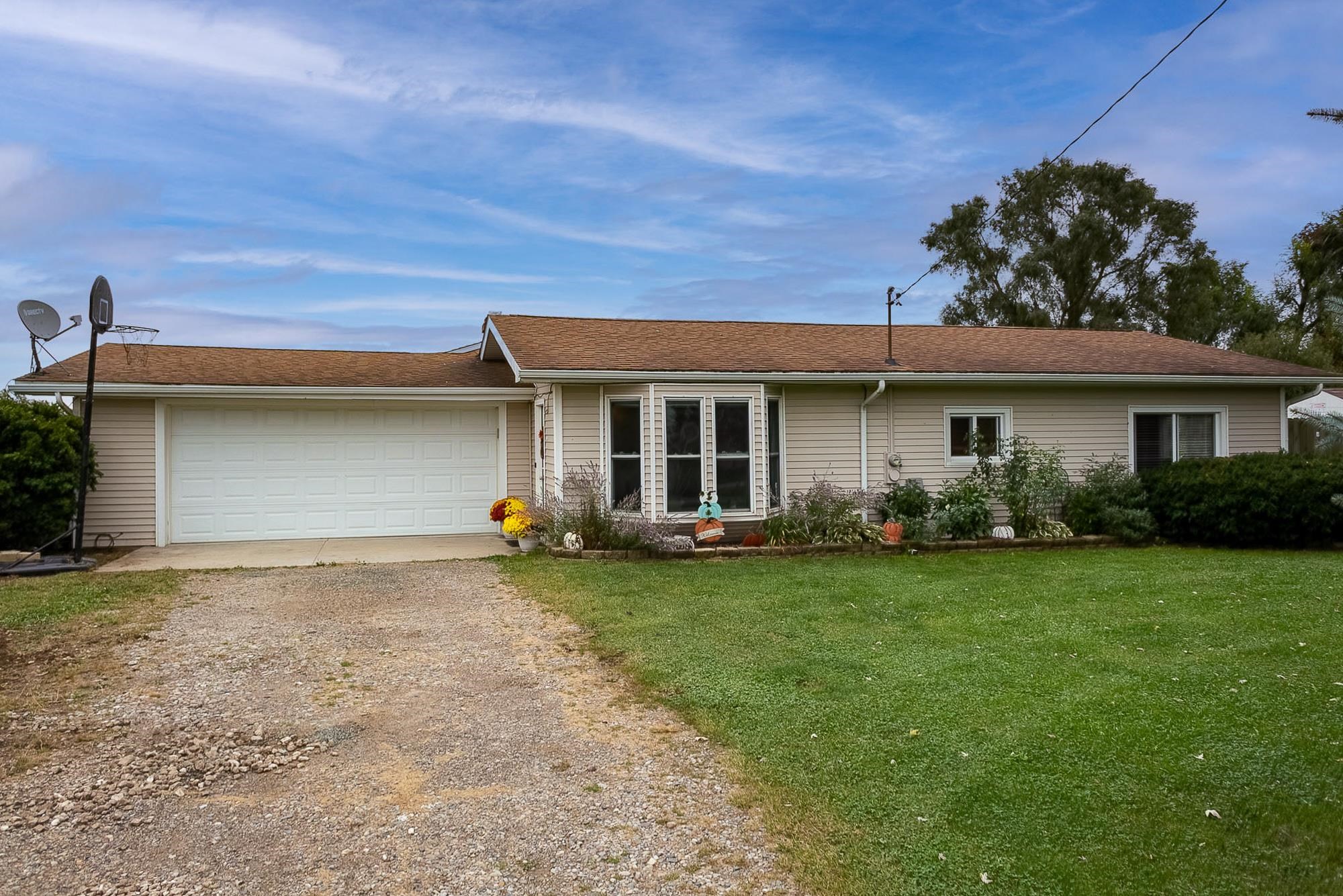 1103 South Delaney Road Owosso, MI 48867 - Photo 1 of 30 1927643-0d4d732b-aa4d-40c6-a539-984827e54dcd.JPG