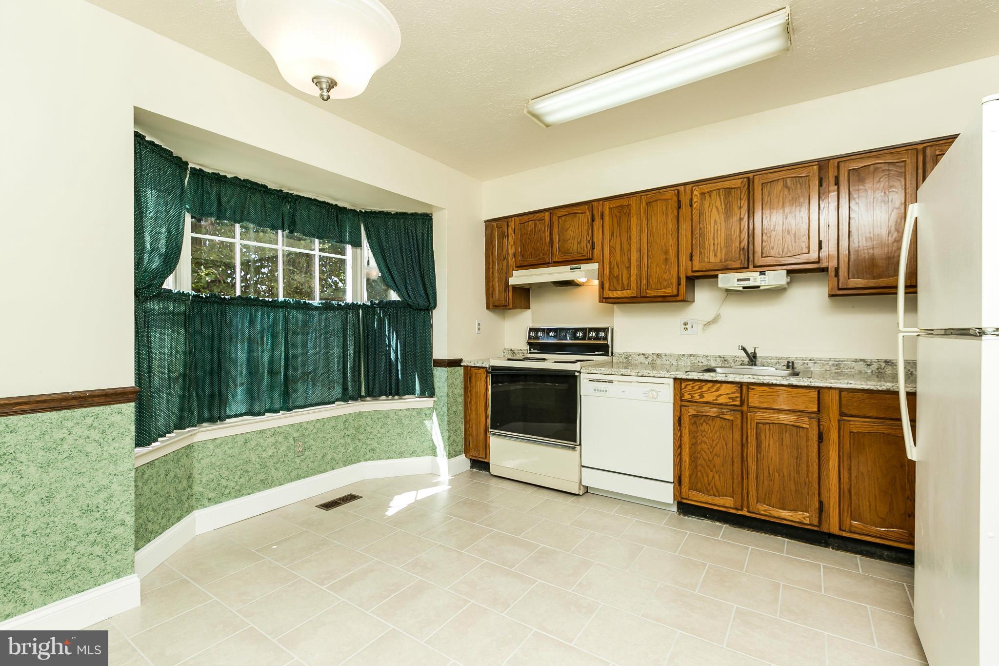 51 Perryfalls Place Nottingham, MD 21236 - Photo 4 of 27 Eat-In kitchen