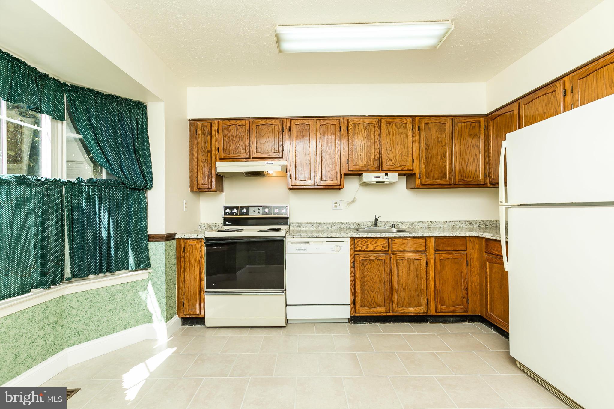 51 Perryfalls Place Nottingham, MD 21236 - Photo 5 of 27 Eat-In Kitchen