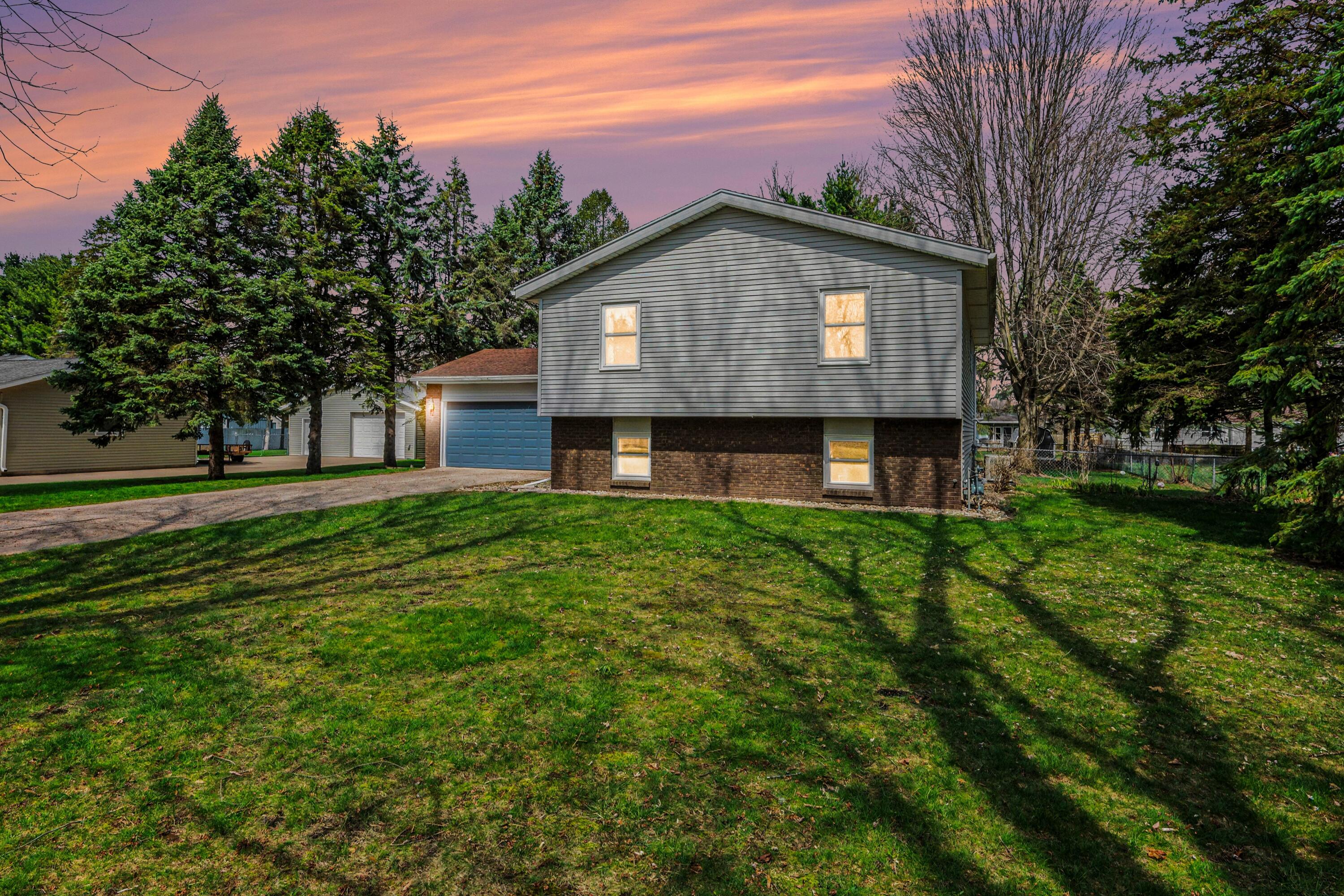 17294 Mackinaw Three Rivers, MI 49093 - Photo 2 of 25 002_file_7970