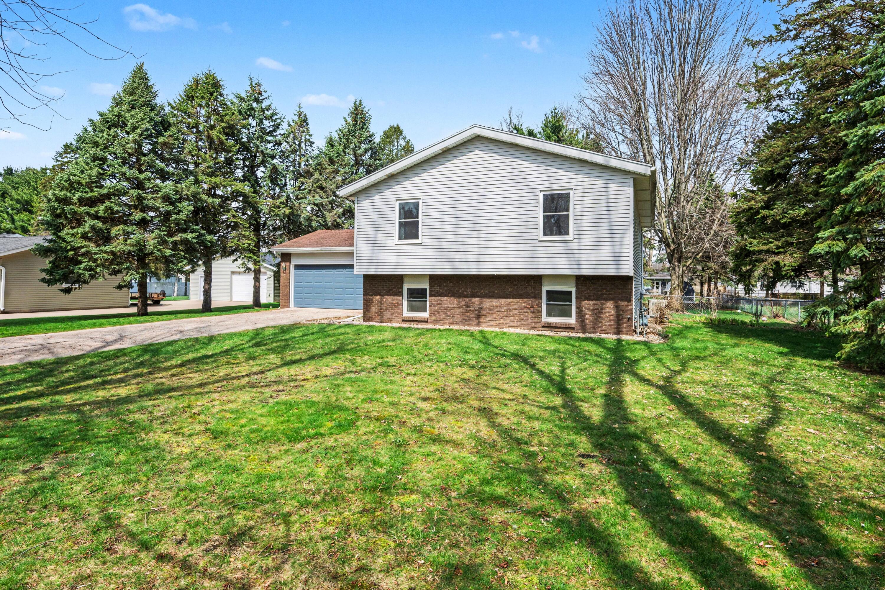 17294 Mackinaw Three Rivers, MI 49093 - Photo 3 of 25 004_file_1600