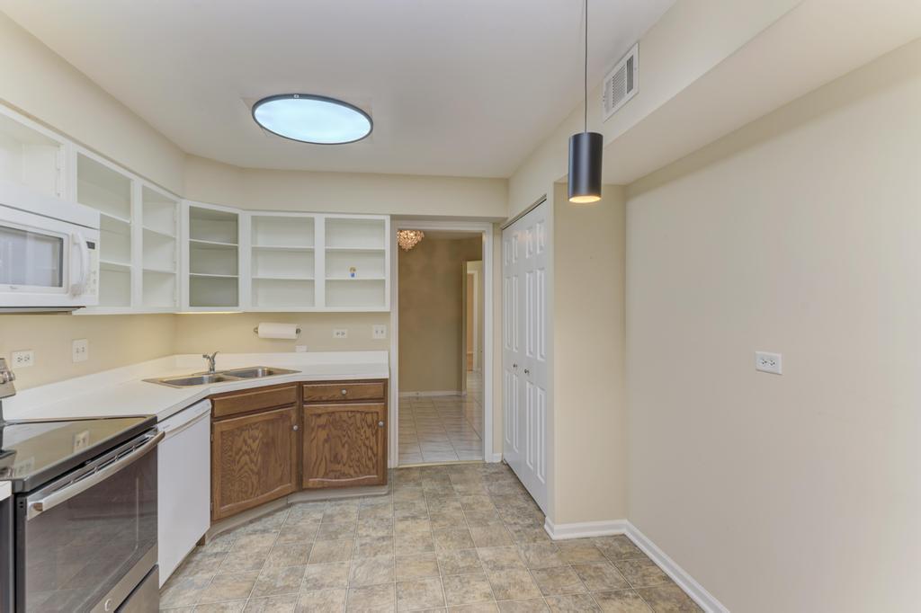 100 Lake Boulevard, Unit 603 Buffalo Grove, IL 60089 - Photo 17 of 47