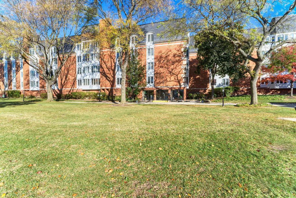 100 Lake Boulevard, Unit 603 Buffalo Grove, IL 60089 - Photo 2 of 47