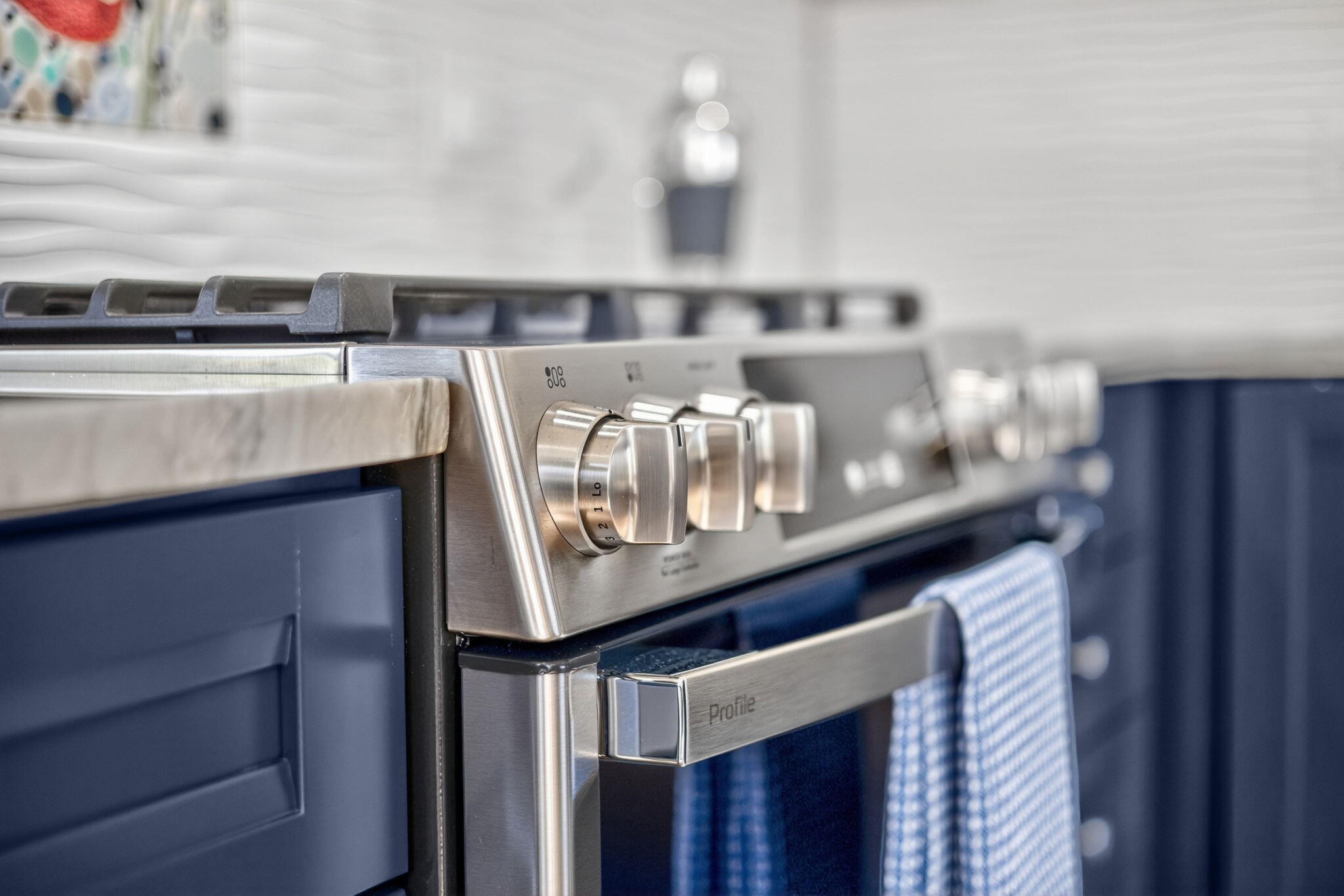 28 Chipman Road Sandwich, MA 02563 - Photo 13 of 40 Gas Range