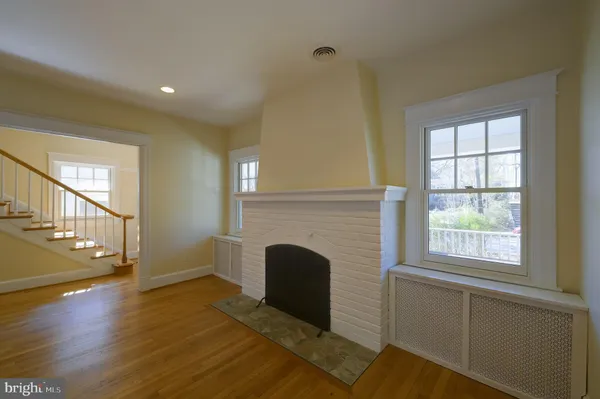 $6,995 | 5717 Chevy Chase Parkway Northwest, Washington, DC 20015