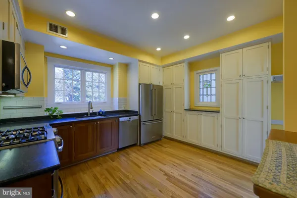 $6,995 | 5717 Chevy Chase Parkway Northwest, Washington, DC 20015