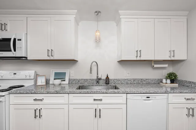 $977,300 | 10 Roxbury Road, Madison, WI 53704