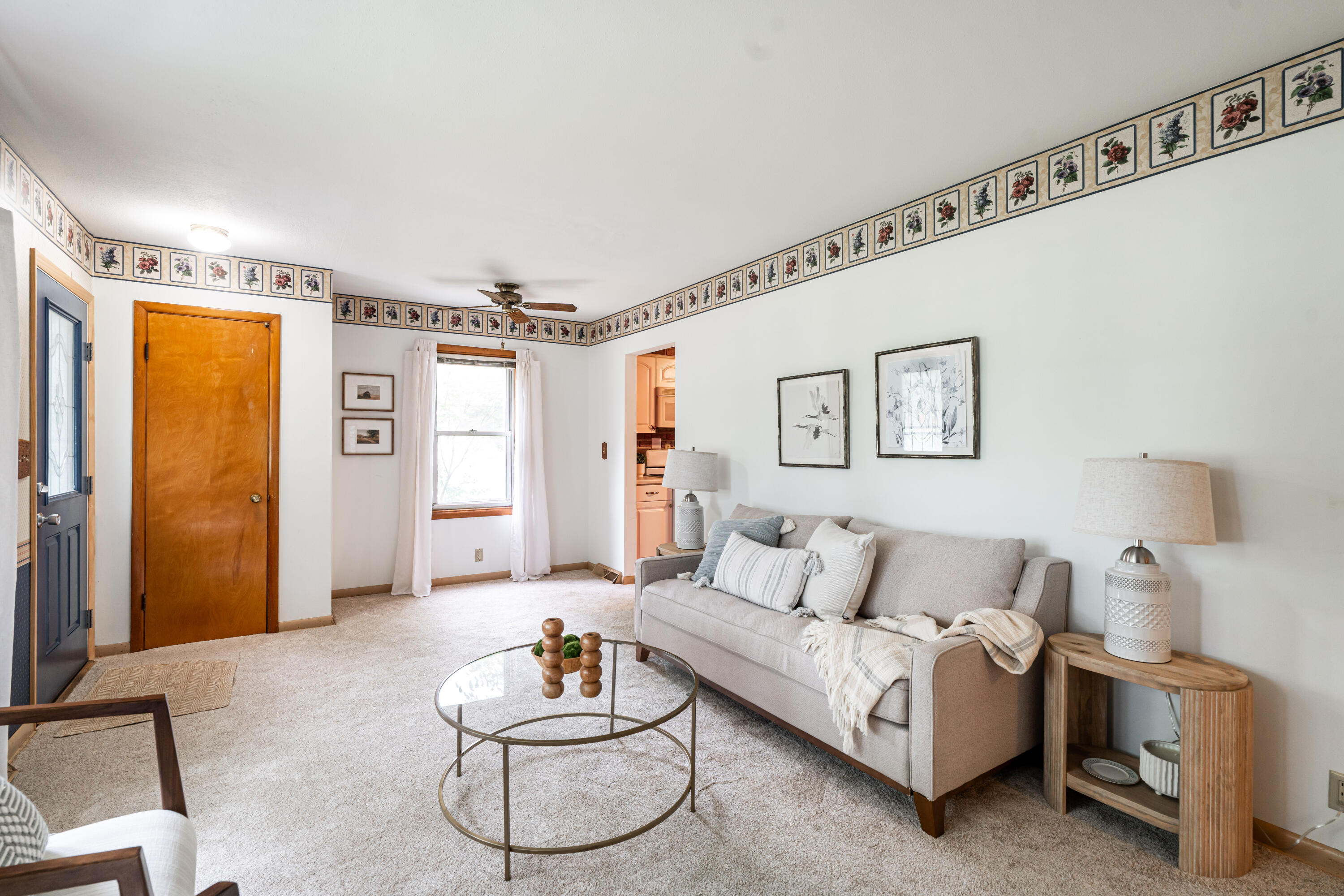 5833 West Calumet Road Milwaukee, WI 53223 - Photo 3 of 16 Living Room 4