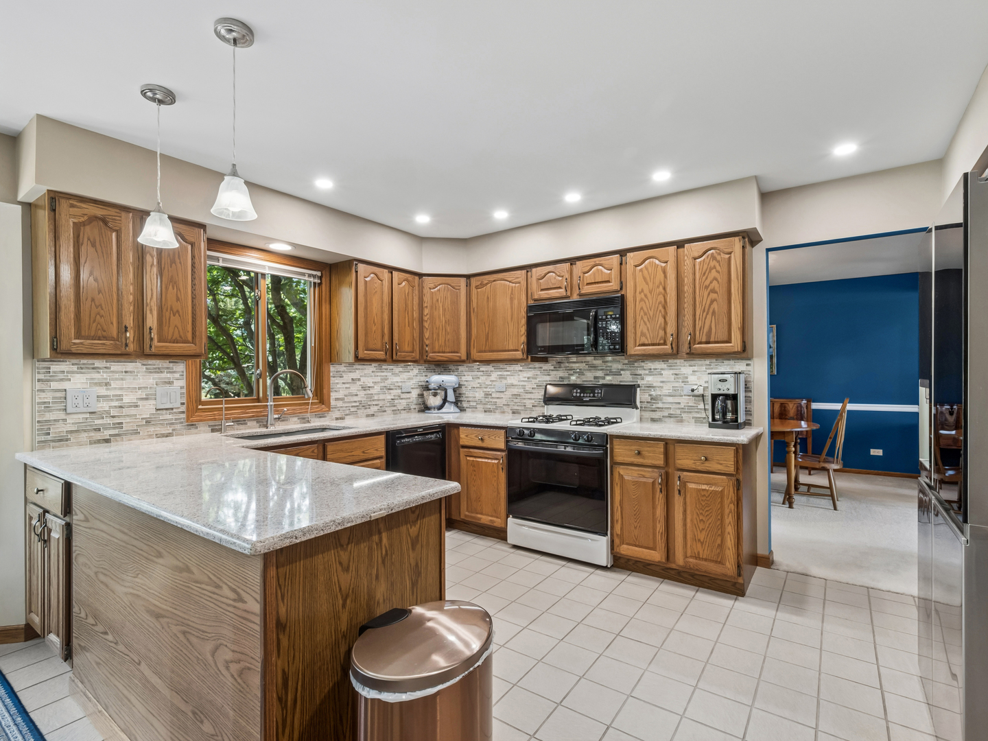 8814 Galleria Court Spring Grove, IL 60081 - Photo 6 of 31