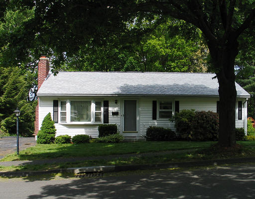 37 Ridgewood Road Worcester, MA 01606 - Photo 3 of 20 Gallery Image 3