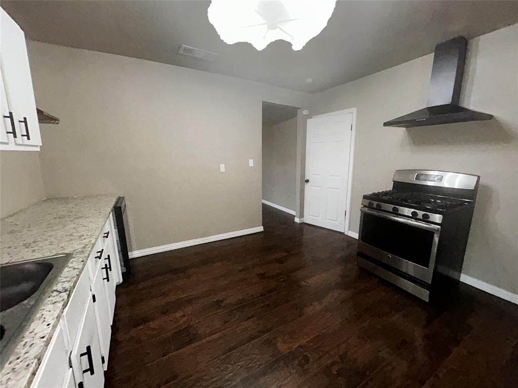 1031 Wade Hampton Street Benbrook, TX 76126 - Photo 10 of 20