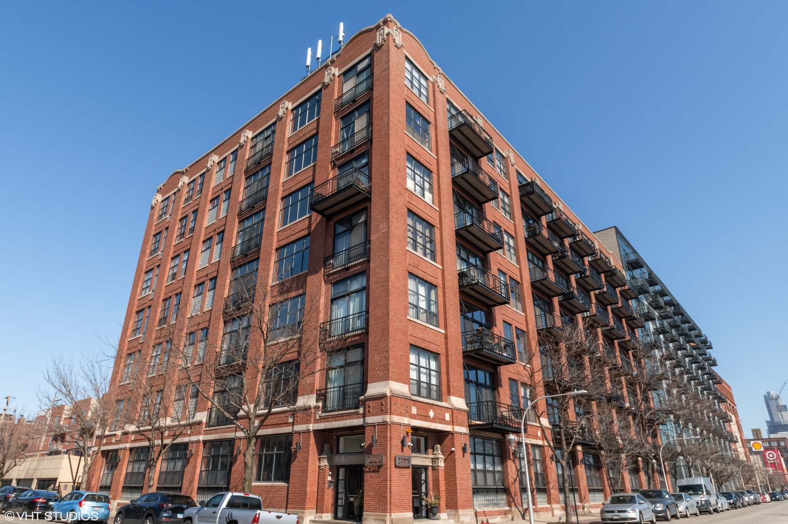 1250 West Van Buren Street, Unit 605 Chicago, IL 60607 - Photo 1 of 16 a front view of a building