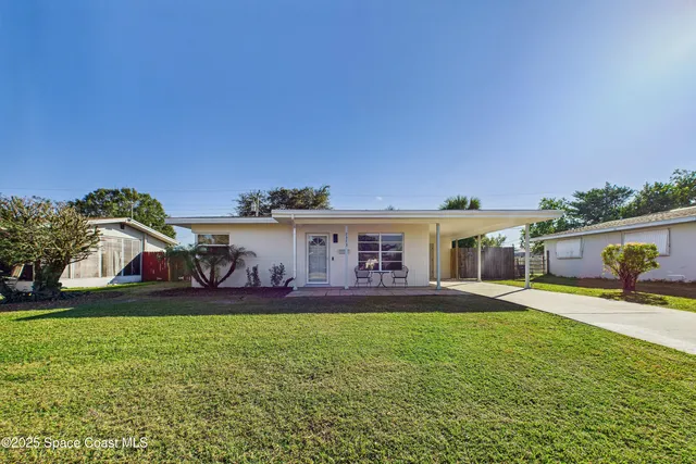 a view of a house with a yard and garage