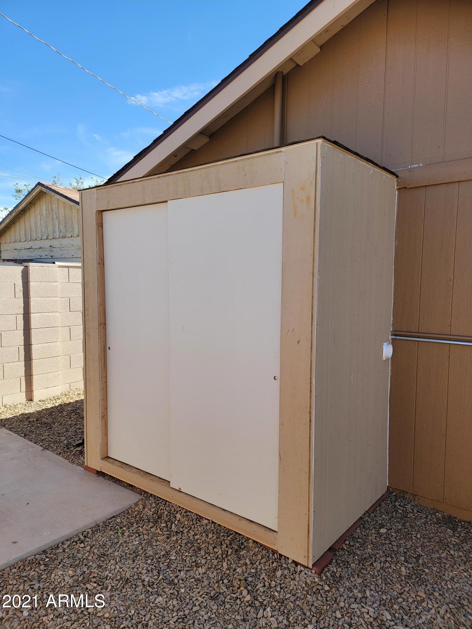 1638 East Granada Road, Unit B Phoenix, AZ 85006 - Photo 13 of 19 a backyard of a house