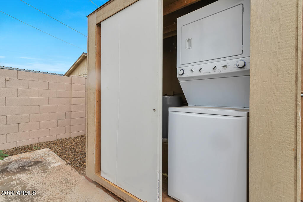 1638 East Granada Road, Unit B Phoenix, AZ 85006 - Photo 14 of 19 a utility room with dryer and washer