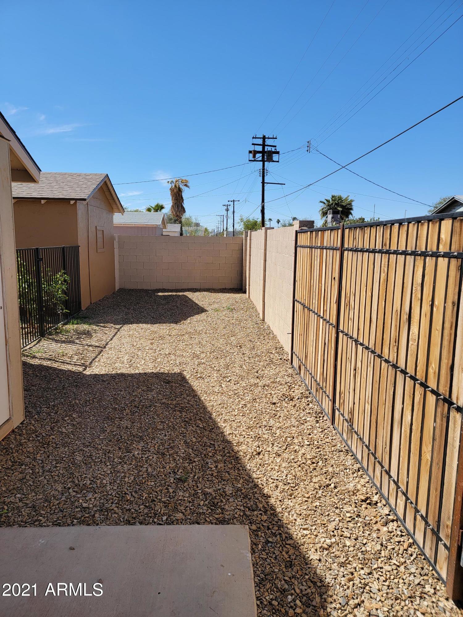 1638 East Granada Road, Unit B Phoenix, AZ 85006 - Photo 17 of 19 a view of a backyard