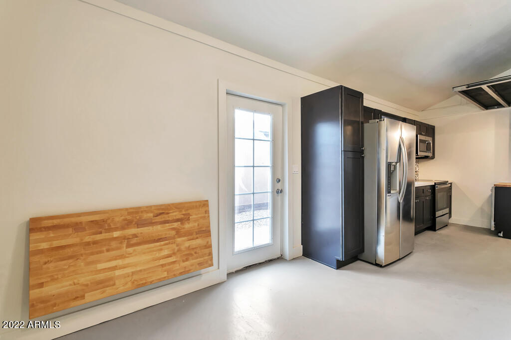 1638 East Granada Road, Unit B Phoenix, AZ 85006 - Photo 9 of 19 a view of an empty room with a window