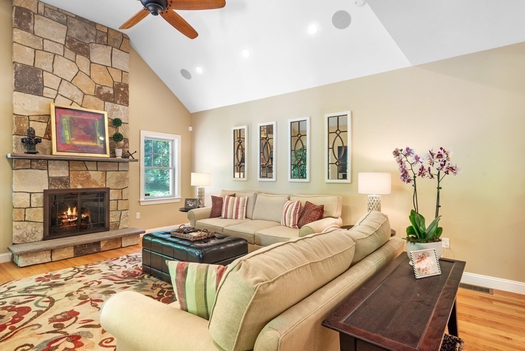 37 Beaver Pond Road Beverly, MA 01915 - Photo 4 of 29