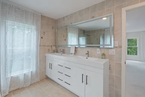 a view of field with entertaining space