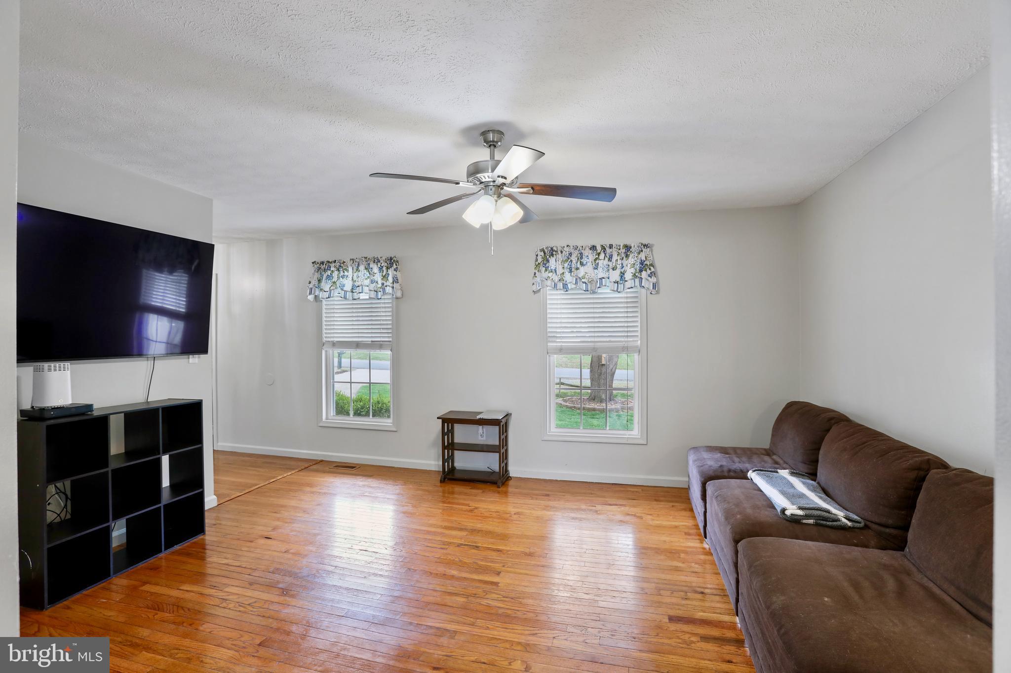 17 True Road Stafford, VA 22556 - Photo 10 of 31 Living Room