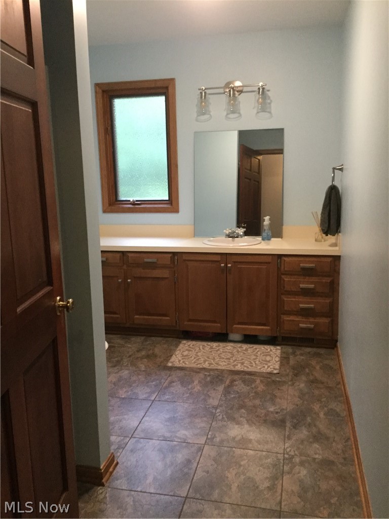 1560 Burbank Road Wooster, OH 44691 - Photo 15 of 20 Spacious full bath on first level provides convenience for everyone.