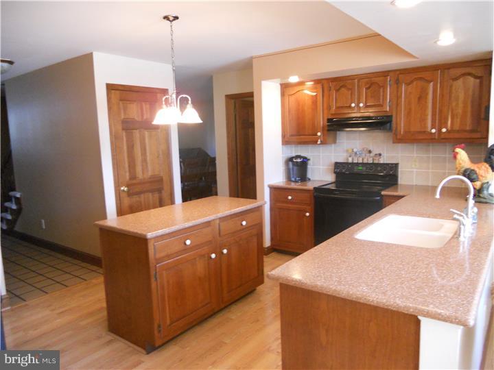 28 Hillendale Road Perkasie, PA 18944 - Photo 3 of 19 Gallery Image 3