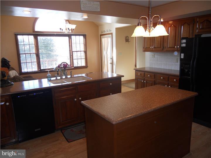 28 Hillendale Road Perkasie, PA 18944 - Photo 5 of 19 Gallery Image 5