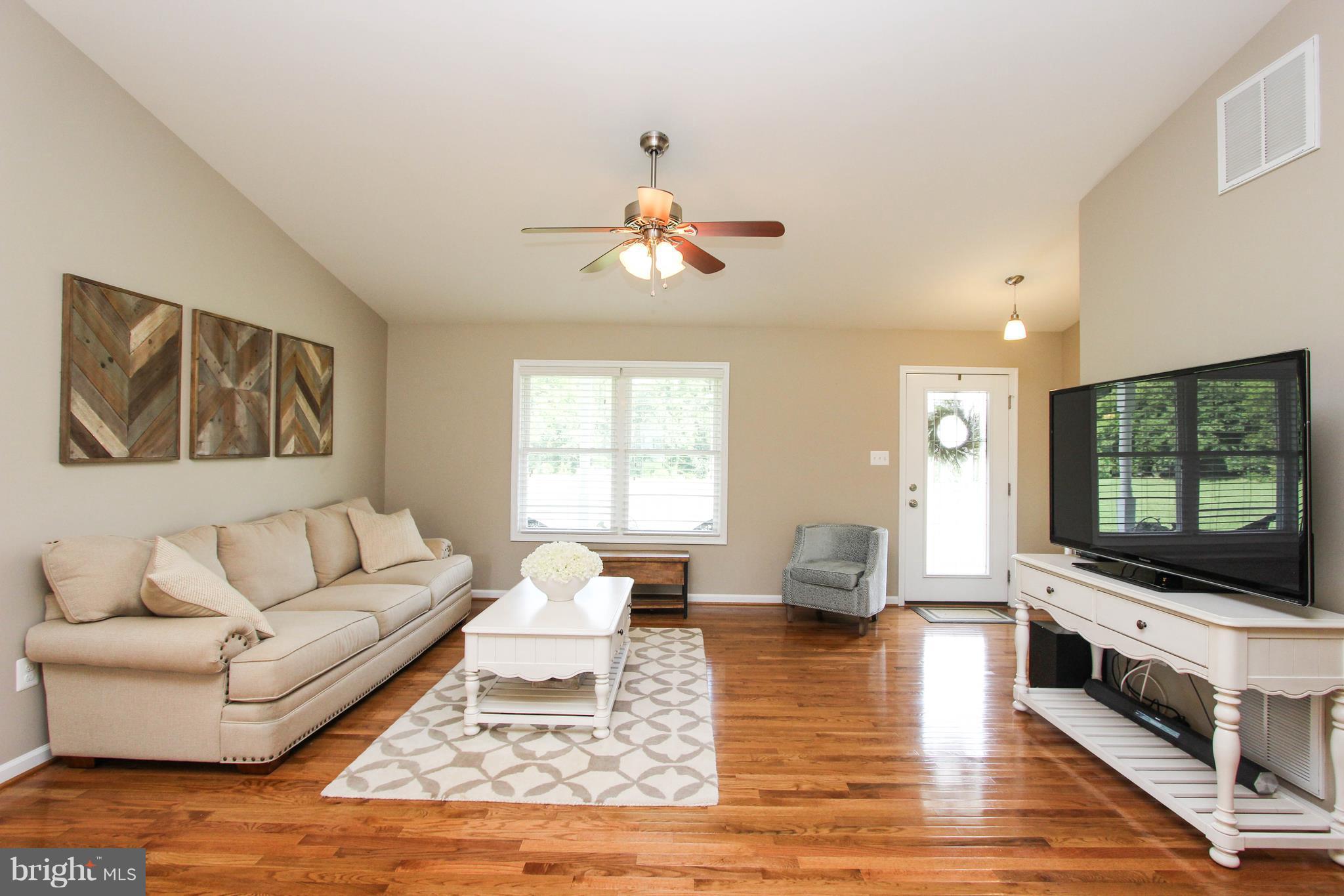 4688 Catlett Road Midland, VA 22728 - Photo 4 of 28 Family Room