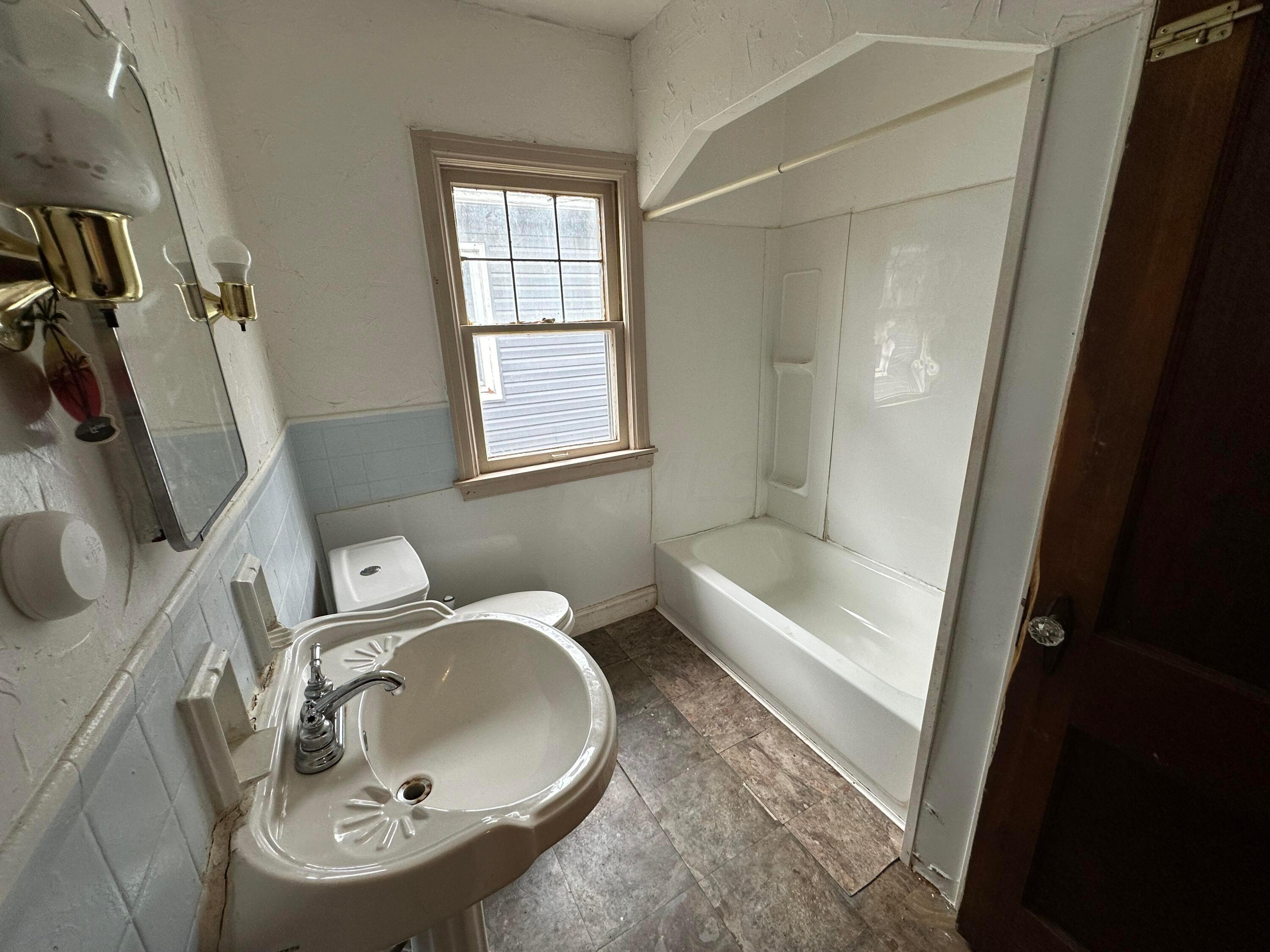 1317 Lockbourne Road Columbus, OH 43206 - Photo 27 of 42 IMG_2412