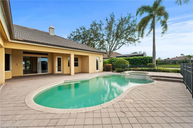 $2,750,000 | 527 Terracina Way, Naples, FL 34119