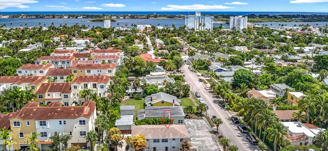 $1,949 | 337 Kenilworth Boulevard, Unit 2, West Palm Beach, FL 33405