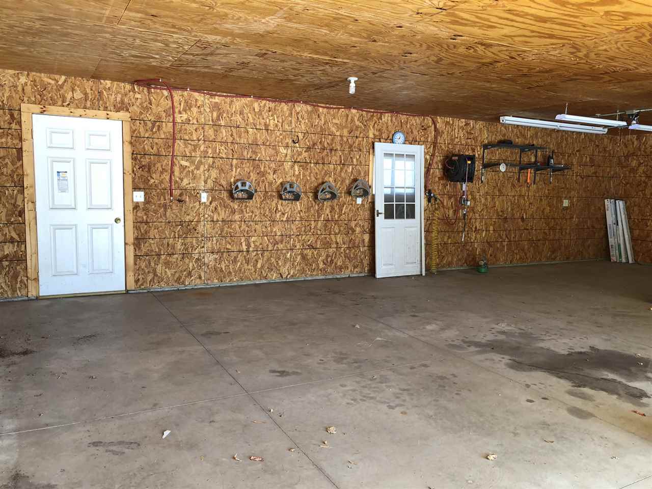 1951 Carrier Road Palo, IA 52324 - Photo 12 of 13 Gallery Image 12