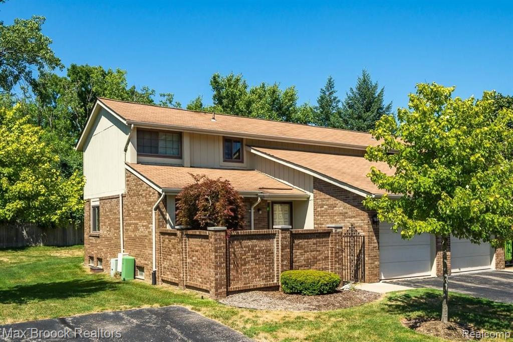 2844 Trailwood Drive Rochester Hills, MI 48309 - Photo 2 of 31