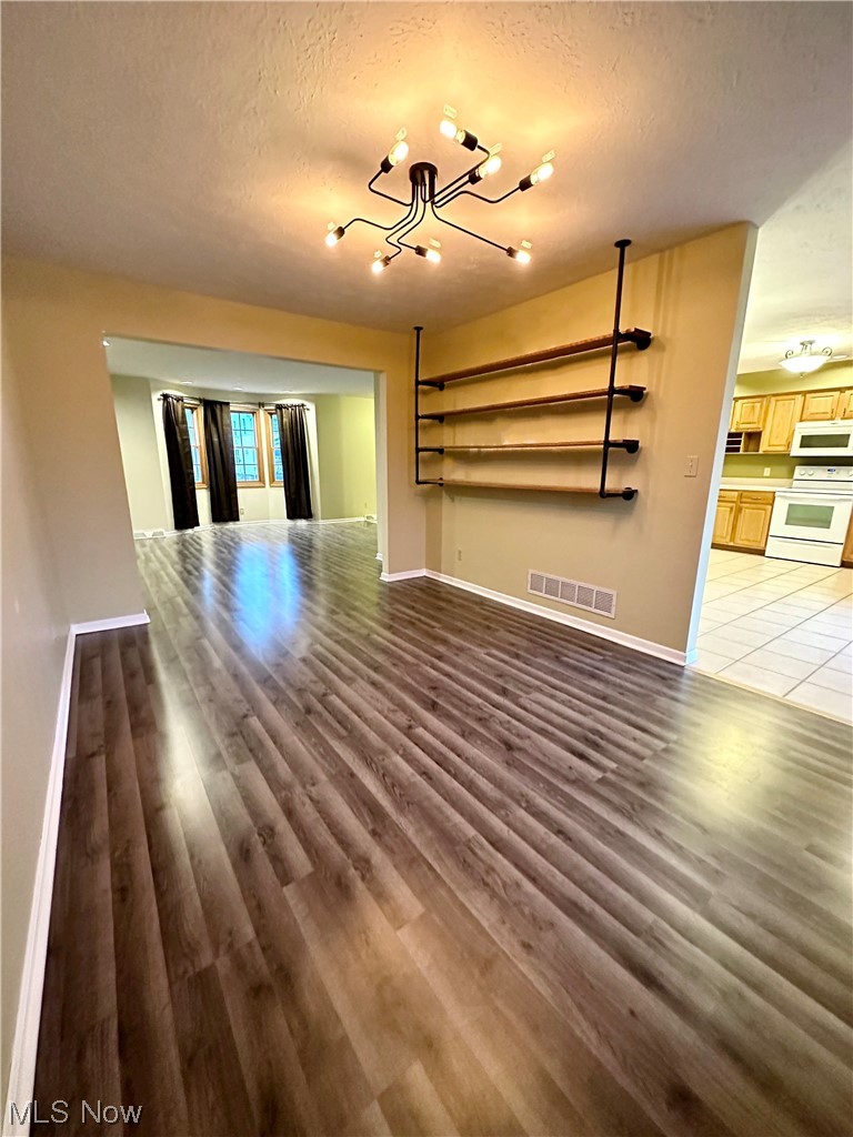 5510 Gilbert Avenue Cleveland, OH 44129 - Photo 4 of 23