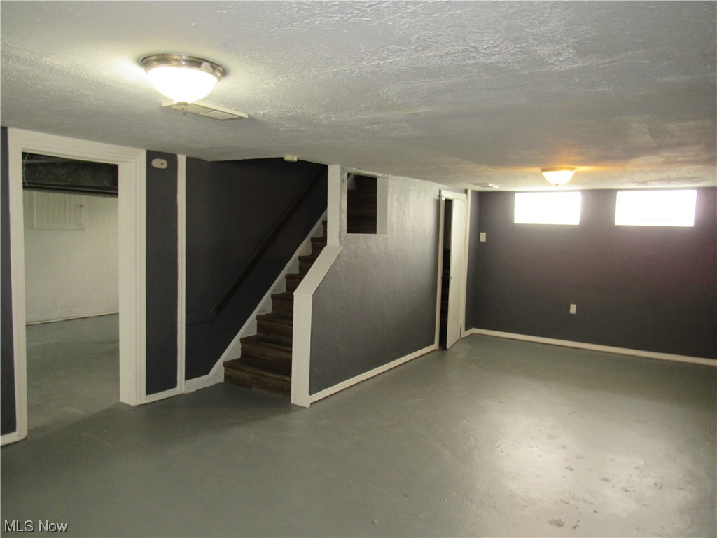 1901 Staunton Road Cleveland, OH 44118 - Photo 8 of 27