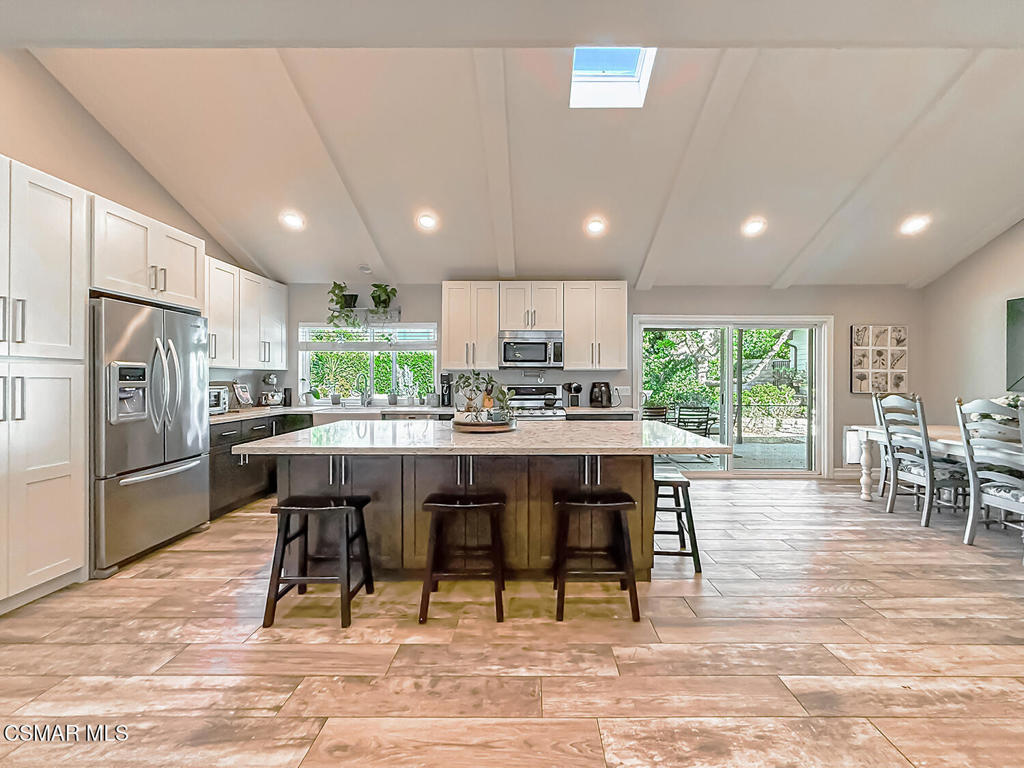 3122 Springfield Street Simi Valley, CA 93063 - Photo 13 of 72 Gallery Image 13