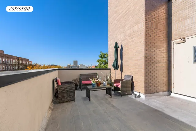 a view of roof with sitting area