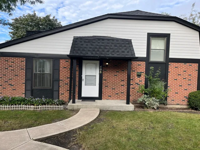 $2,400 | 408 Inverrary Lane, Deerfield, IL 60015