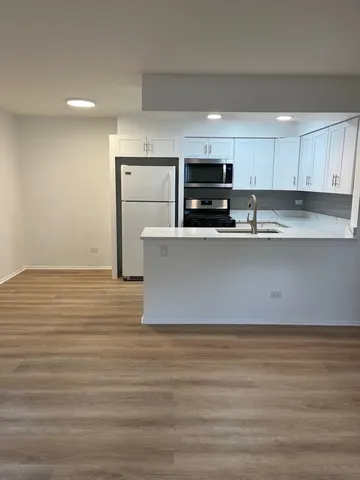 $2,400 | 408 Inverrary Lane, Deerfield, IL 60015