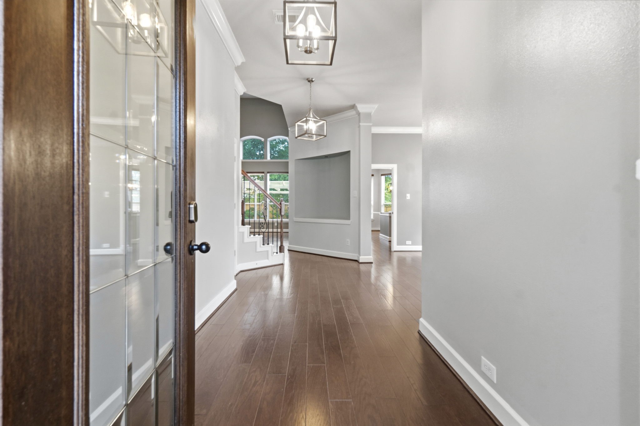 27 North Arrow Canyon Circle The Woodlands, TX 77389 - Photo 2 of 37