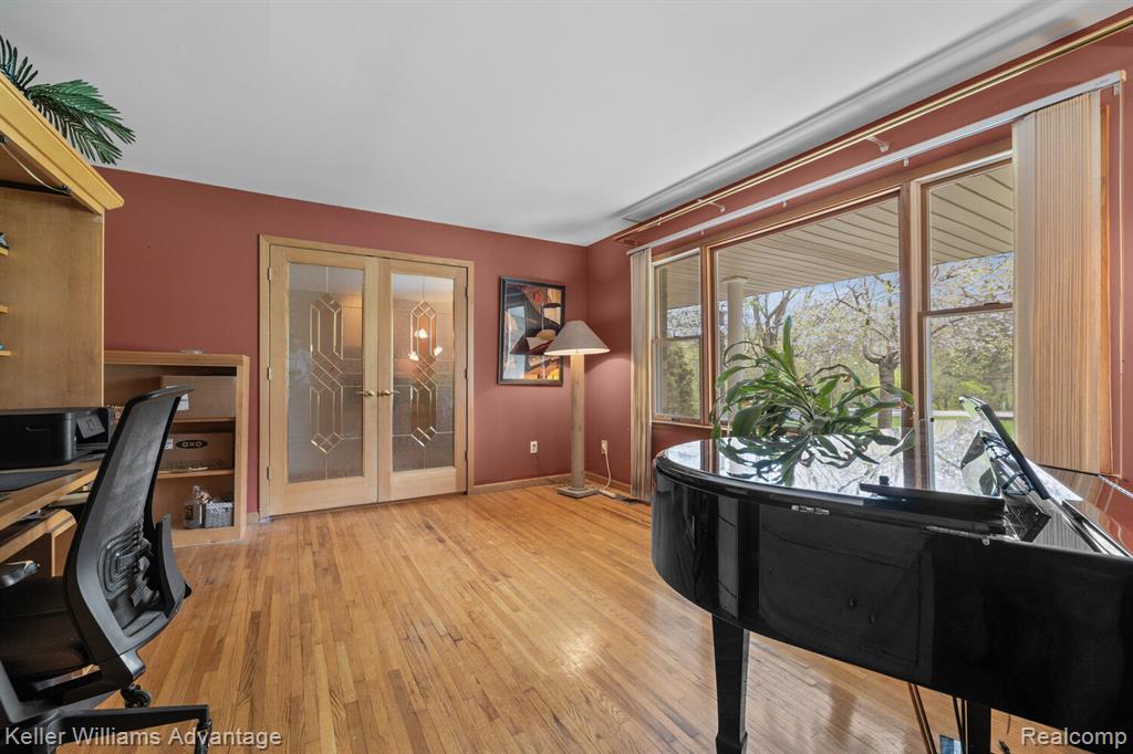 24806 Power Road Farmington, MI 48336 - Photo 11 of 46 Gallery Image 11