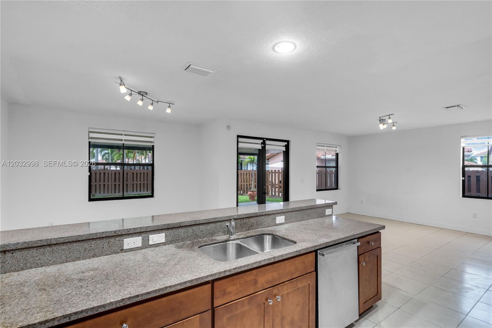 9925 Northwest 10th Street Miami, FL 33172 - Photo 15 of 51