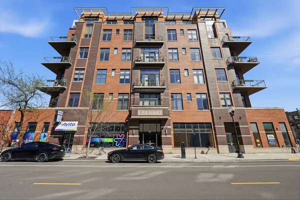 $375,000 | 3631 North Halsted Street, Unit 206, Chicago, IL 60613