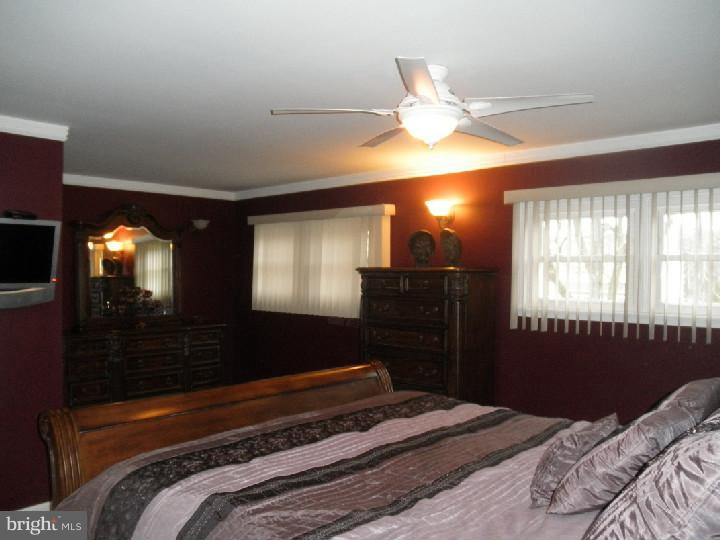 273 Poplar Road Warminster, PA 18974 - Photo 14 of 23 Bedroom - Main