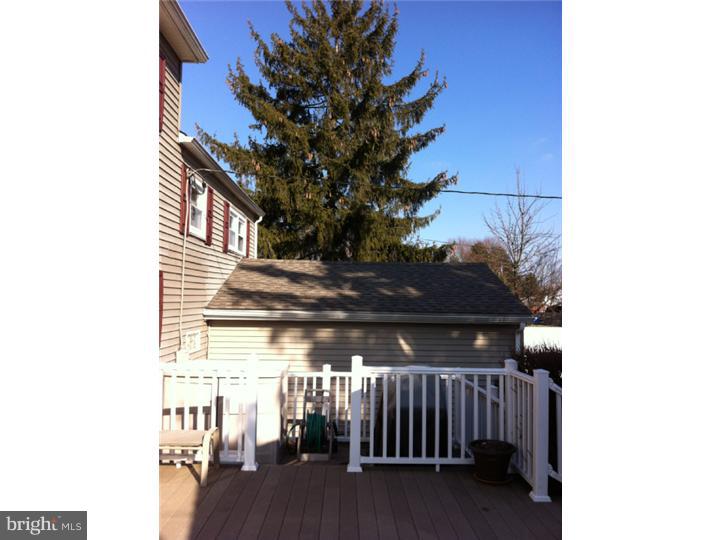 273 Poplar Road Warminster, PA 18974 - Photo 22 of 23 Deck