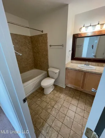 $1,325 | 590 Royal Oak Drive, Unit 2, Pass Christian, MS 39571