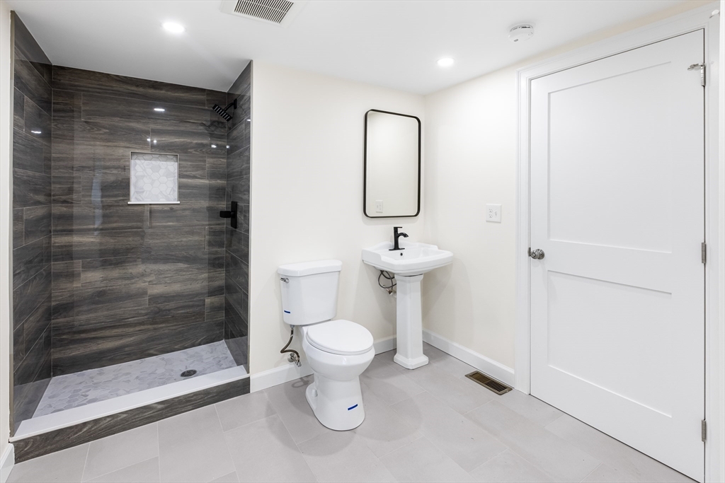 232 Lake Drive Hamilton, MA 01982 - Photo 10 of 31