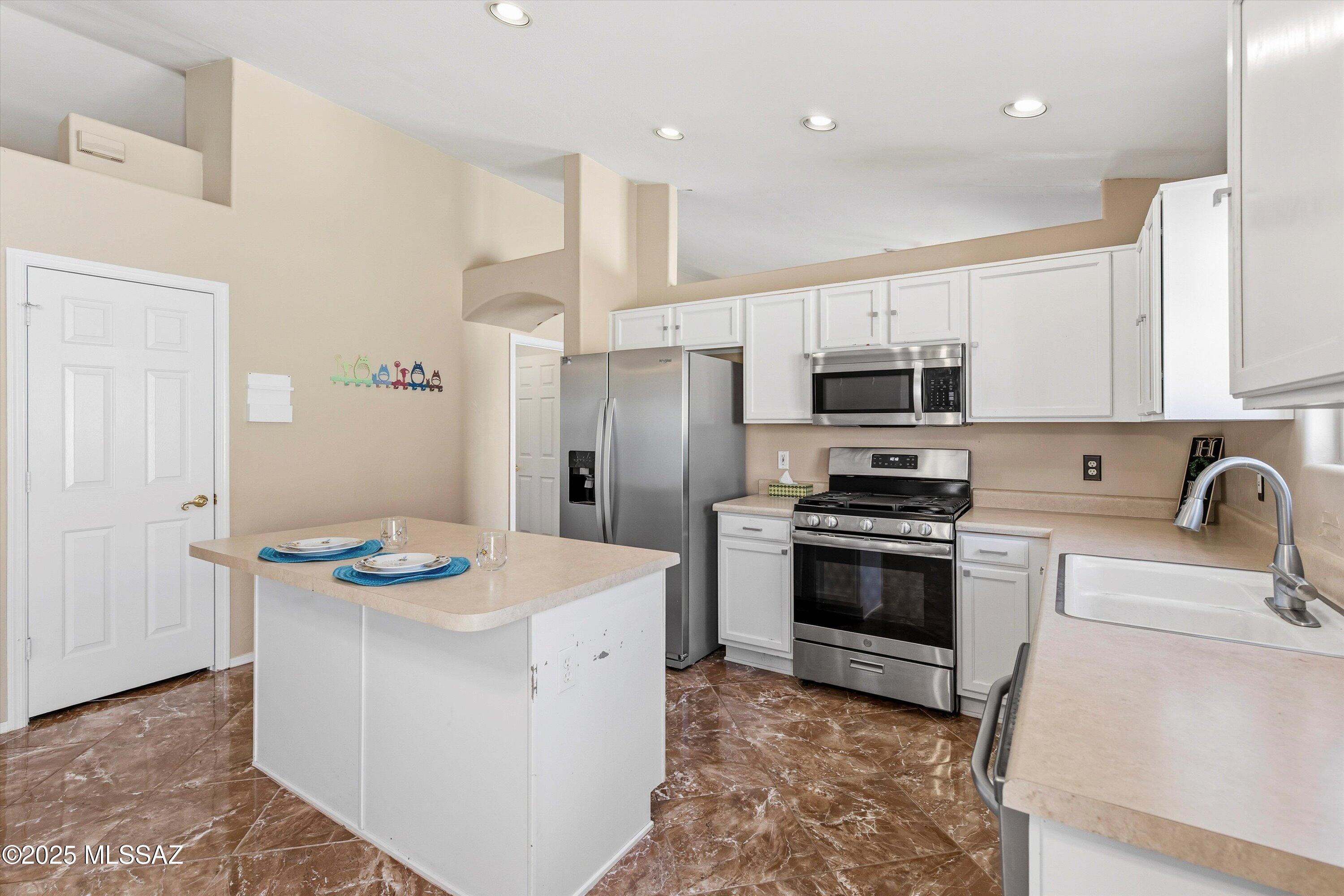 8289 South Bainbridge Road Tucson, AZ 85747 - Photo 13 of 38 Gallery Image 13